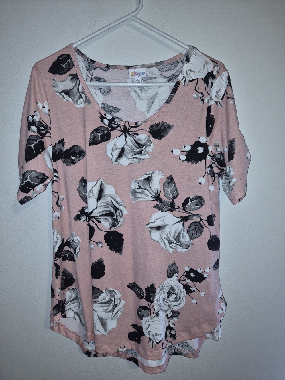 LuLaRoe Gigi Fitted Top Size M Pink Gray Whimsical Floral Half Sleeve